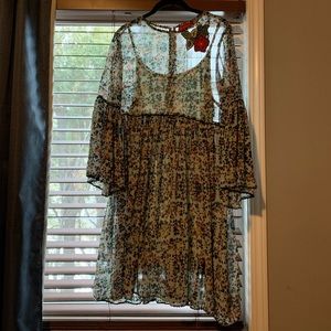 Super cute Anthropologie dress with floral details an bell shelves! Size 8!